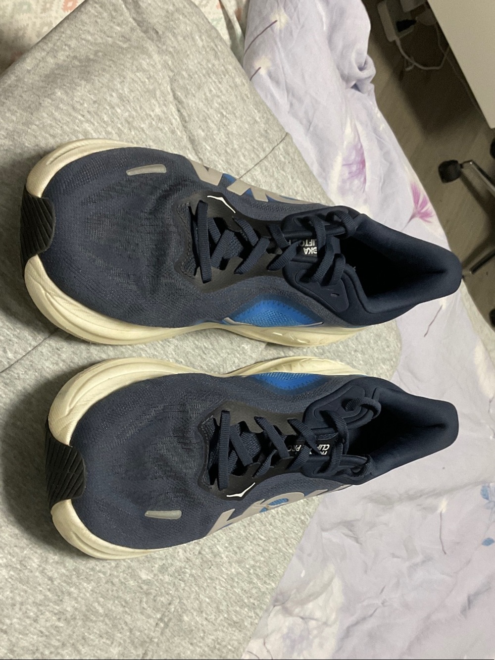 HOKA Bondi 9 unisex Athletic Shoes in Black & Blue - Picture 7 of 7